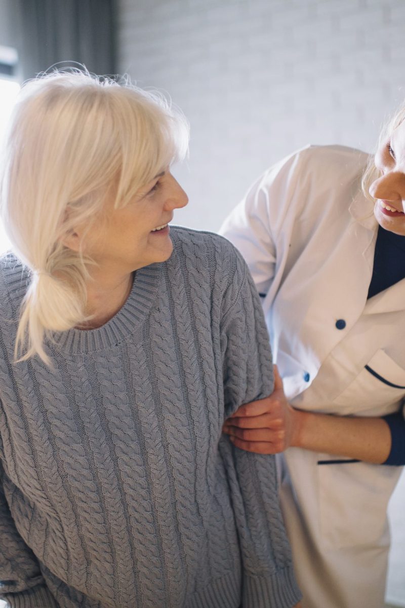retirement-home-concept-with-happy-people